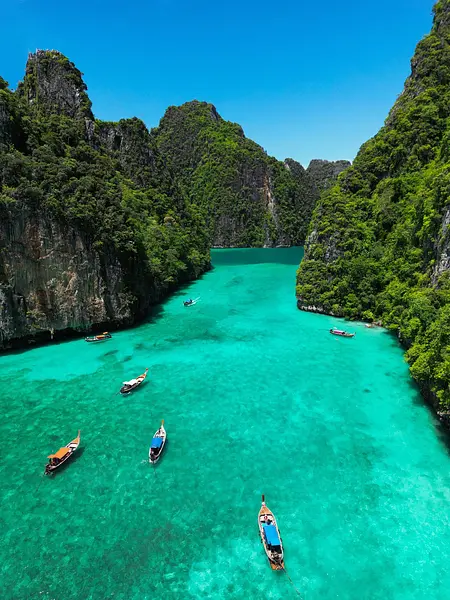 Частная экскурсия на скоростном катере к Phi Phi и Maya Bay