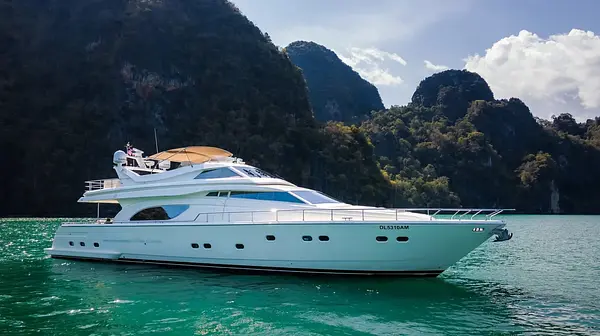 SOFIA — моторная яхта Ferretti 80